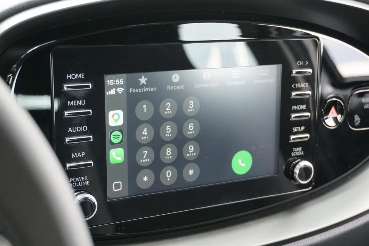 1.0 VVT-i MT Play + CAMERA / ADAPTIEVE CRUISE / CARPLAY