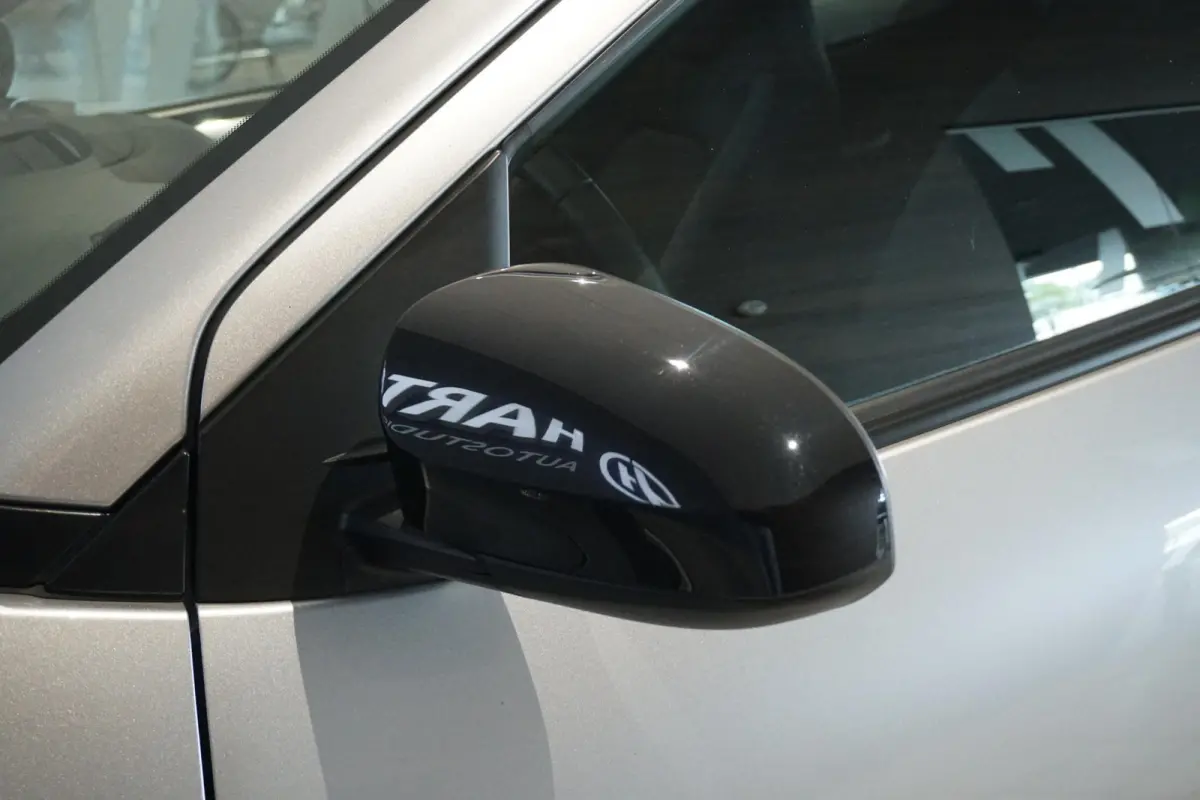 1.0 VVT-i MT Play + CAMERA / ADAPTIEVE CRUISE / CARPLAY