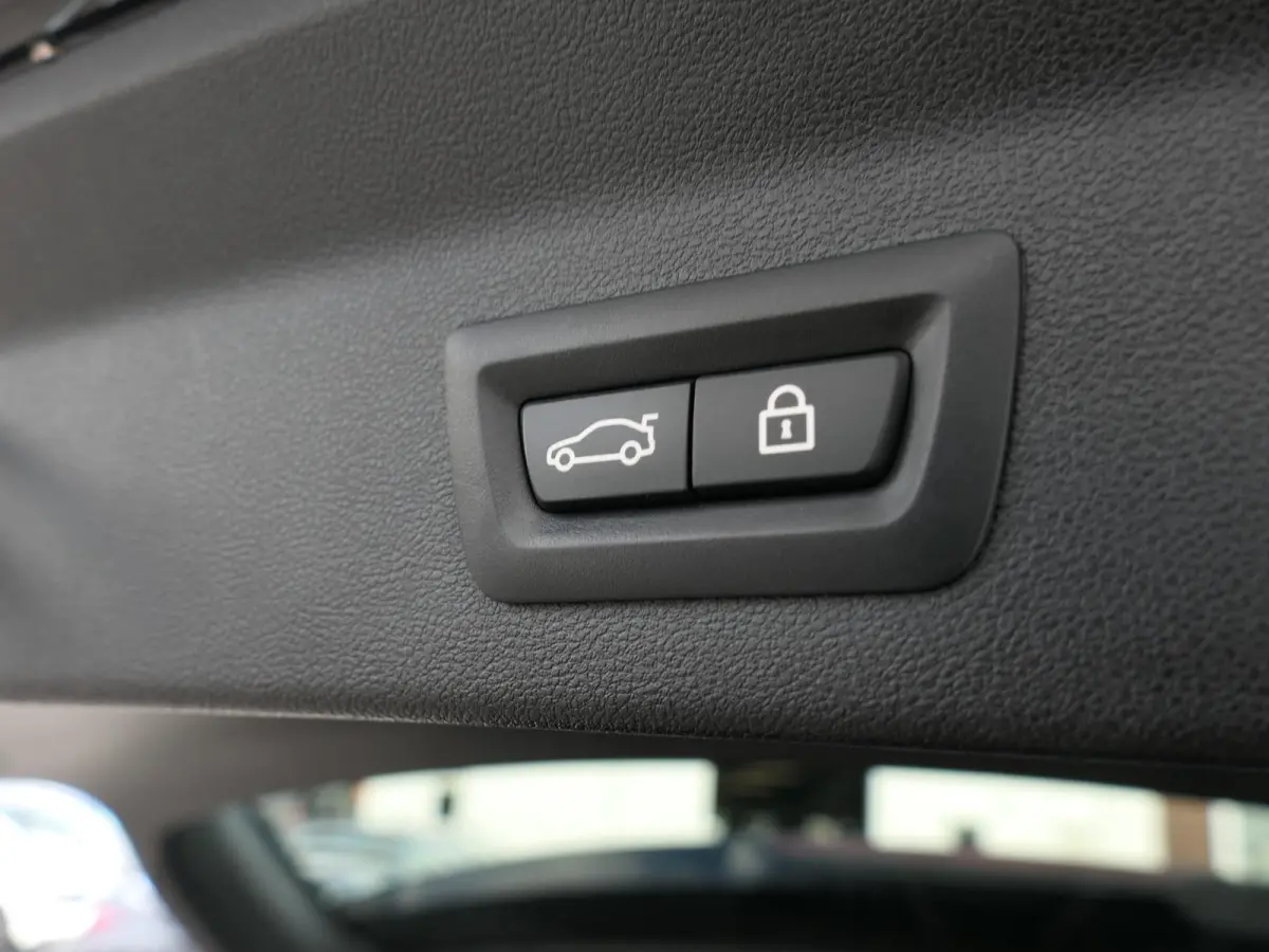 xDrive30e M-Sport | Facelift | Shadow line | Panoramadak | Leder | Laser LED | Stuur-/Stoelverwarming | Apple/Android carplay | Head-up display | Achteruitrijcamera | Elektrische achterklep 