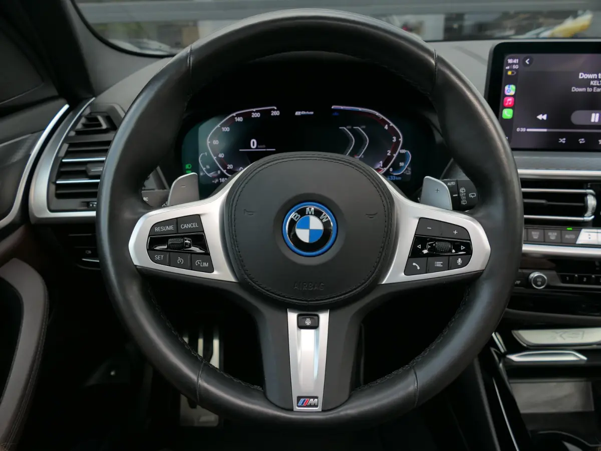 xDrive30e M-Sport | Facelift | Shadow line | Panoramadak | Leder | Laser LED | Stuur-/Stoelverwarming | Apple/Android carplay | Head-up display | Achteruitrijcamera | Elektrische achterklep 