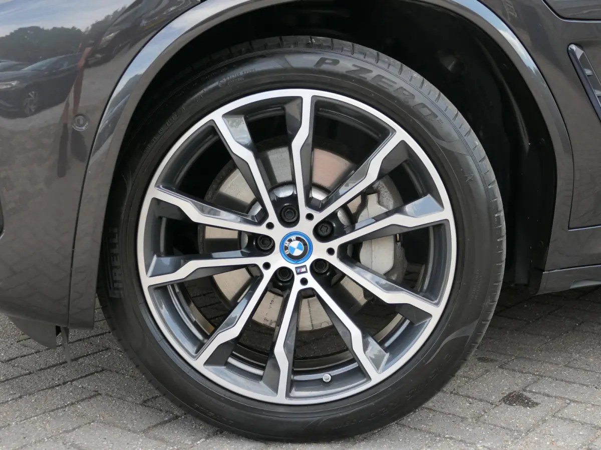 xDrive30e M-Sport | Facelift | Shadow line | Panoramadak | Leder | Laser LED | Stuur-/Stoelverwarming | Apple/Android carplay | Head-up display | Achteruitrijcamera | Elektrische achterklep 