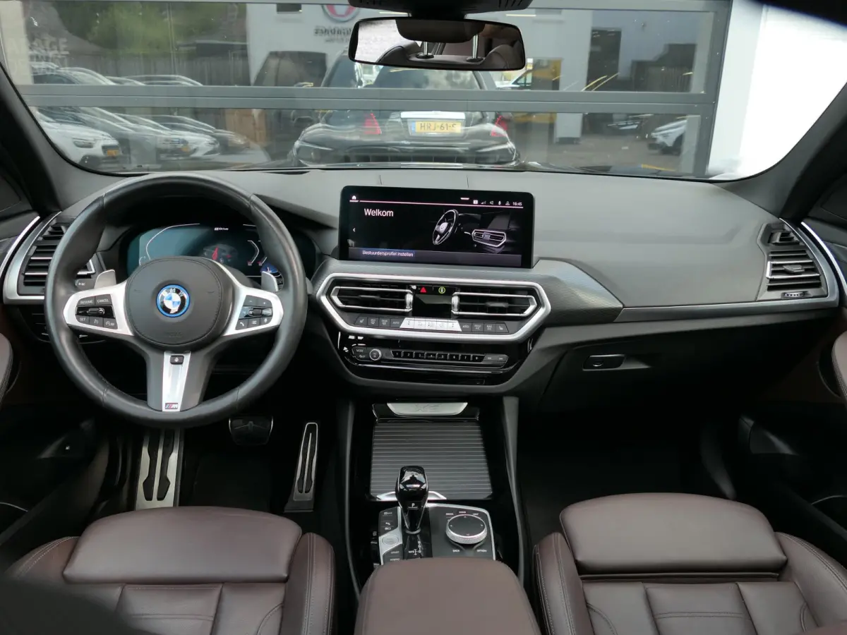 xDrive30e M-Sport | Facelift | Shadow line | Panoramadak | Leder | Laser LED | Stuur-/Stoelverwarming | Apple/Android carplay | Head-up display | Achteruitrijcamera | Elektrische achterklep 