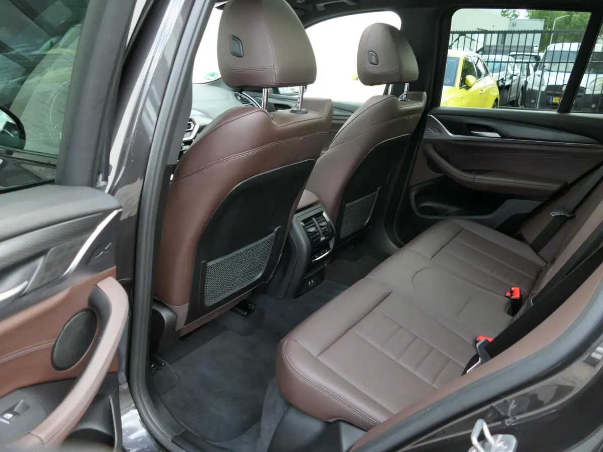 xDrive30e M-Sport | Facelift | Shadow line | Panoramadak | Leder | Laser LED | Stuur-/Stoelverwarming | Apple/Android carplay | Head-up display | Achteruitrijcamera | Elektrische achterklep 
