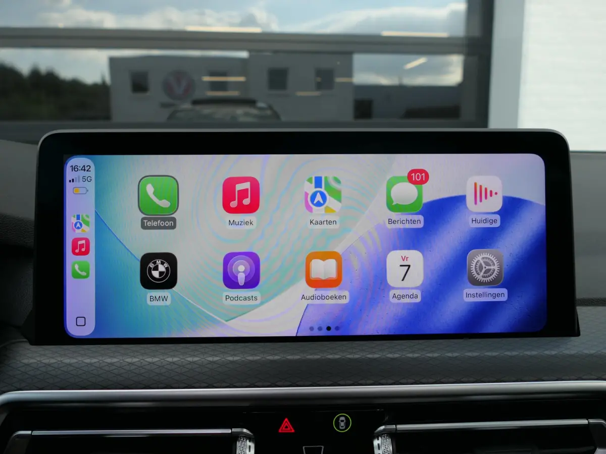 xDrive30e M-Sport | Facelift | Shadow line | Panoramadak | Leder | Laser LED | Stuur-/Stoelverwarming | Apple/Android carplay | Head-up display | Achteruitrijcamera | Elektrische achterklep 