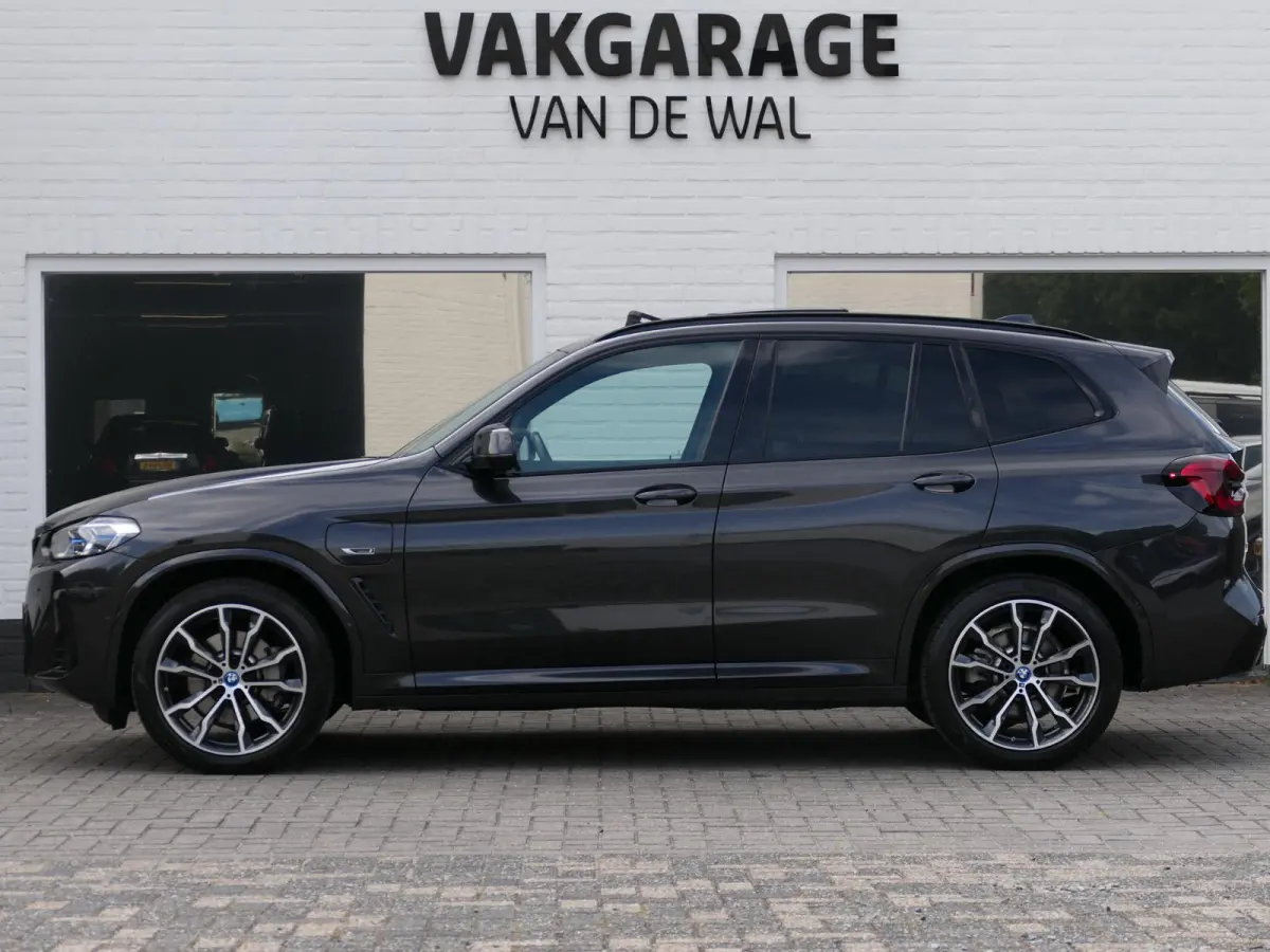 xDrive30e M-Sport | Facelift | Shadow line | Panoramadak | Leder | Laser LED | Stuur-/Stoelverwarming | Apple/Android carplay | Head-up display | Achteruitrijcamera | Elektrische achterklep 