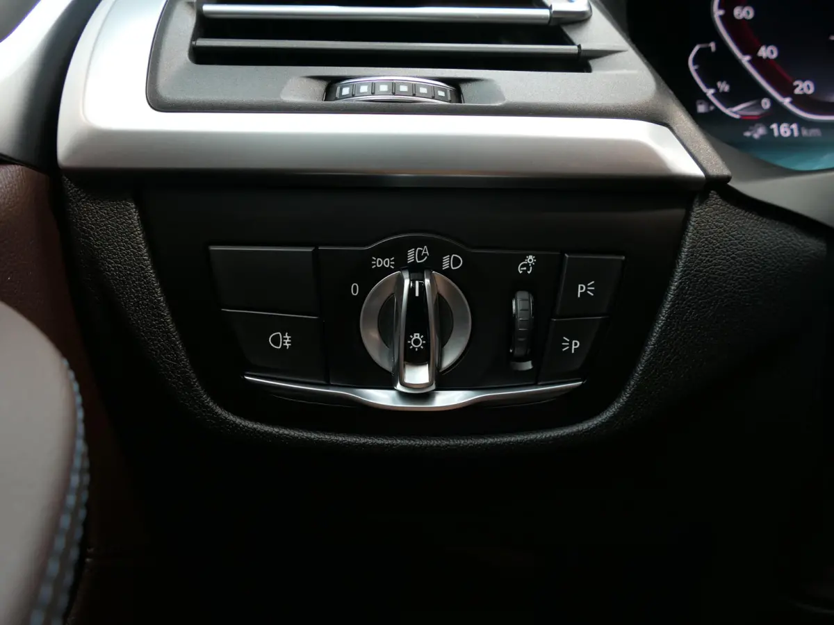 xDrive30e M-Sport | Facelift | Shadow line | Panoramadak | Leder | Laser LED | Stuur-/Stoelverwarming | Apple/Android carplay | Head-up display | Achteruitrijcamera | Elektrische achterklep 