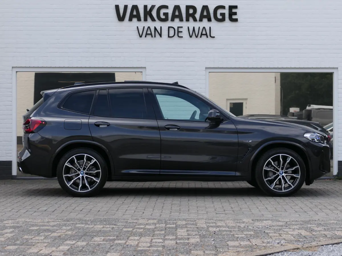 xDrive30e M-Sport | Facelift | Shadow line | Panoramadak | Leder | Laser LED | Stuur-/Stoelverwarming | Apple/Android carplay | Head-up display | Achteruitrijcamera | Elektrische achterklep 