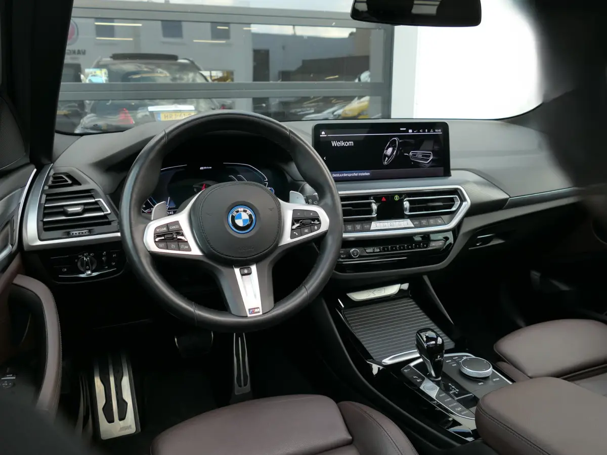 xDrive30e M-Sport | Facelift | Shadow line | Panoramadak | Leder | Laser LED | Stuur-/Stoelverwarming | Apple/Android carplay | Head-up display | Achteruitrijcamera | Elektrische achterklep 