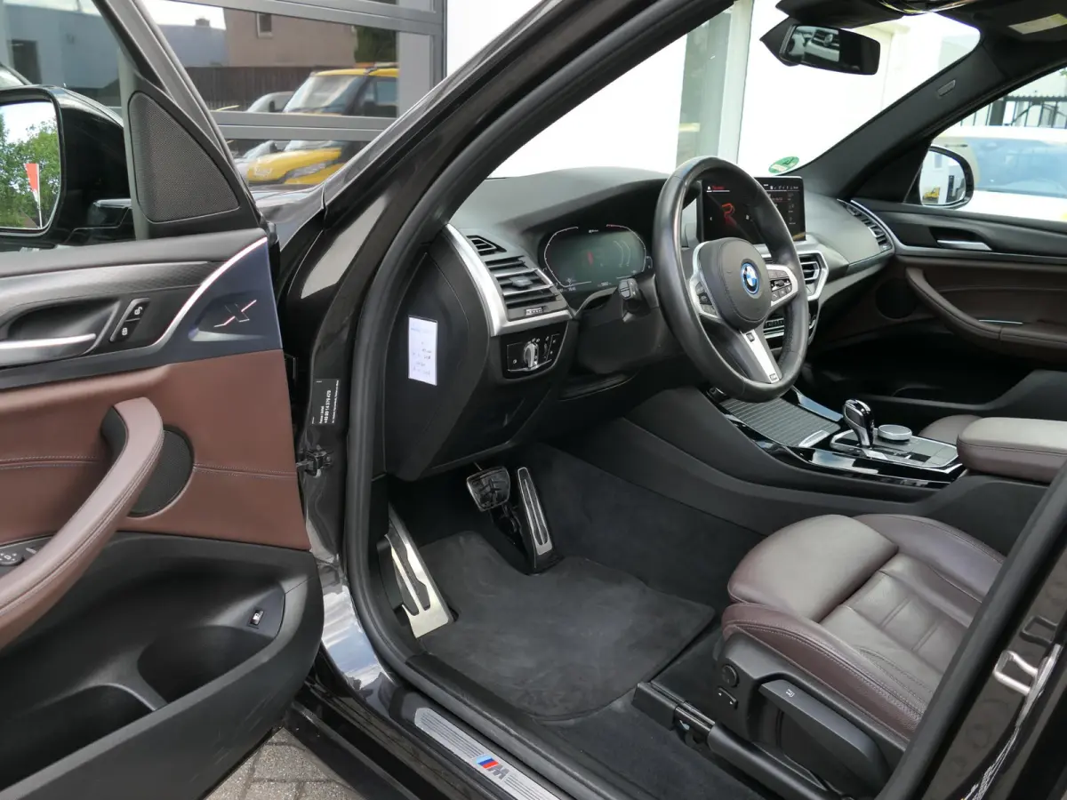 xDrive30e M-Sport | Facelift | Shadow line | Panoramadak | Leder | Laser LED | Stuur-/Stoelverwarming | Apple/Android carplay | Head-up display | Achteruitrijcamera | Elektrische achterklep 