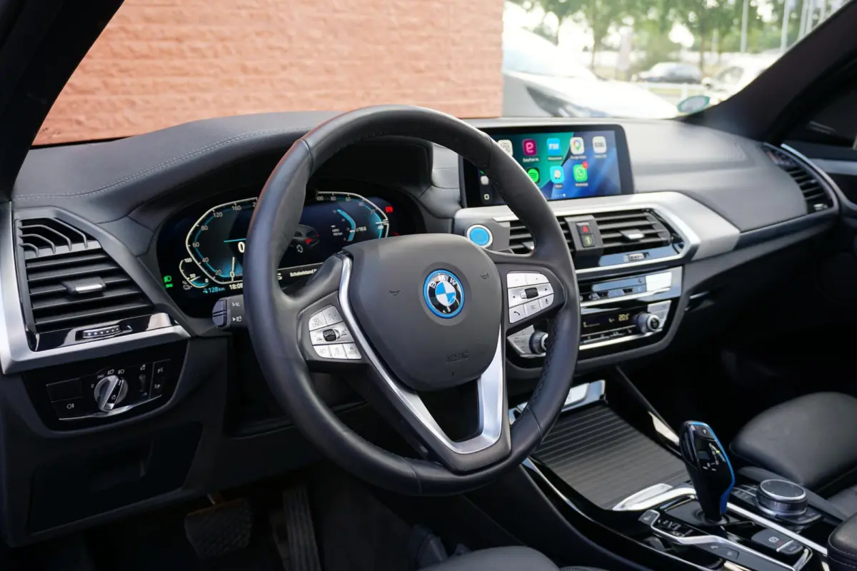 High Executive 80 kWh + PANO / TREKHAAK / 360 CAMERA / HEAD-UP / PREMIUM AUDIO