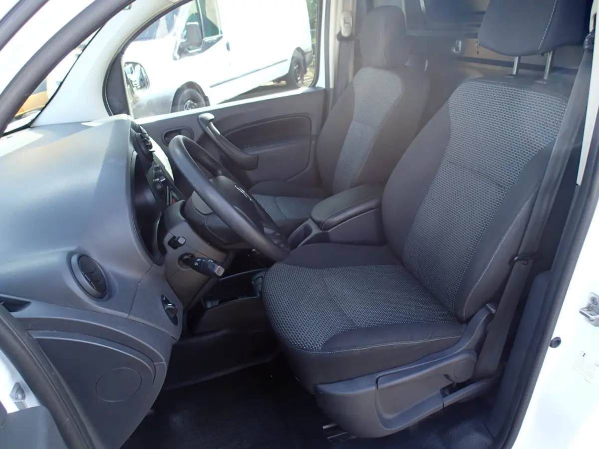 108 CDI VOORZIEN VAN AIRCO + TREKHAAK !!!