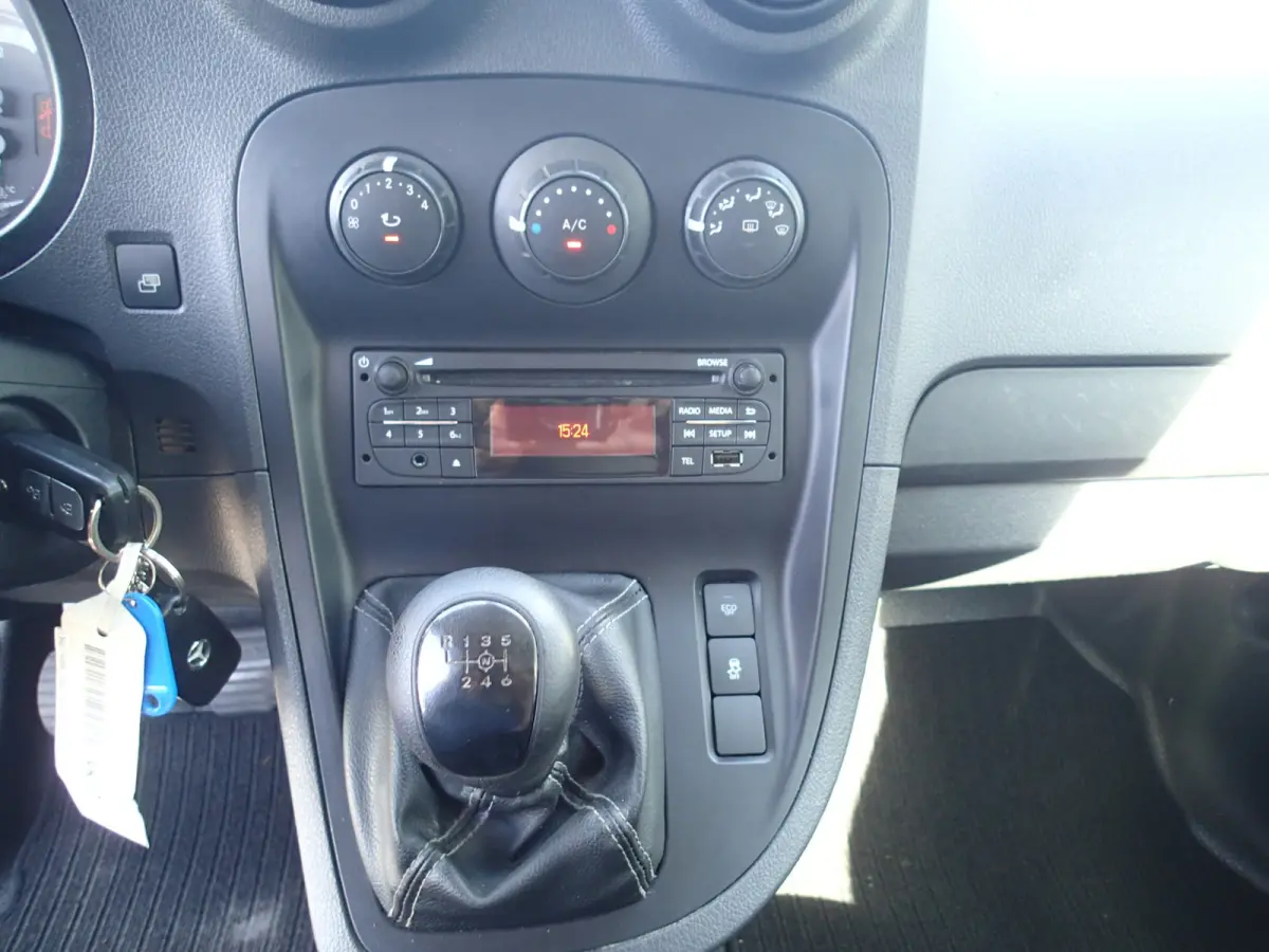 108 CDI VOORZIEN VAN AIRCO + TREKHAAK !!!