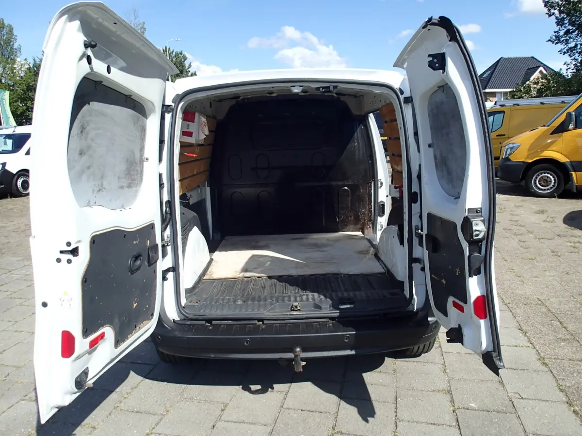 108 CDI VOORZIEN VAN AIRCO + TREKHAAK !!!
