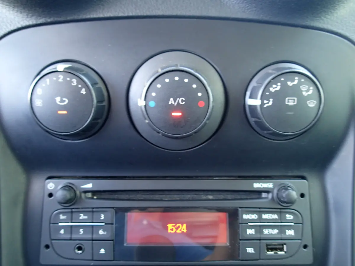 108 CDI VOORZIEN VAN AIRCO + TREKHAAK !!!