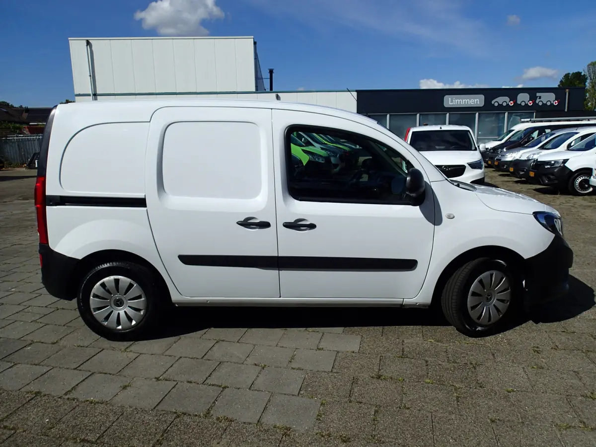 108 CDI VOORZIEN VAN AIRCO + TREKHAAK !!!