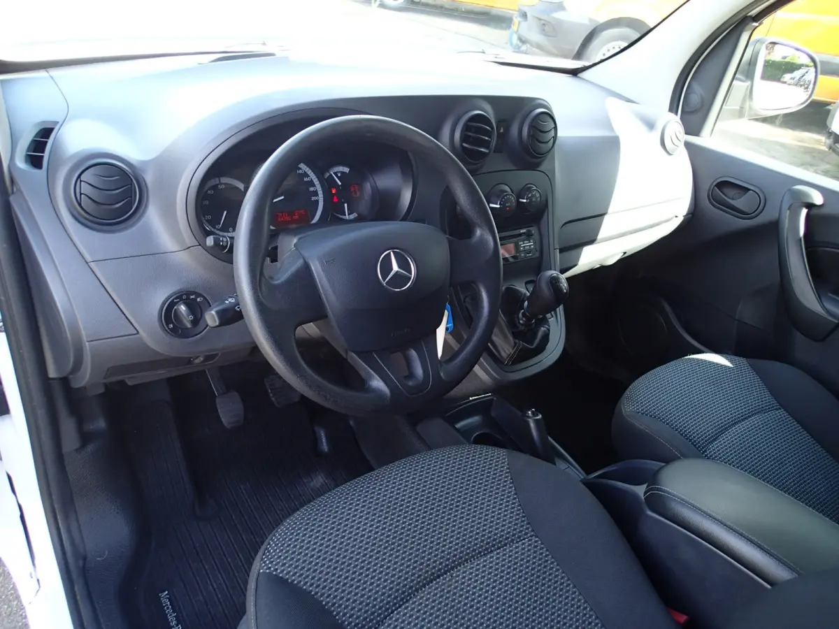 108 CDI VOORZIEN VAN AIRCO + TREKHAAK !!!