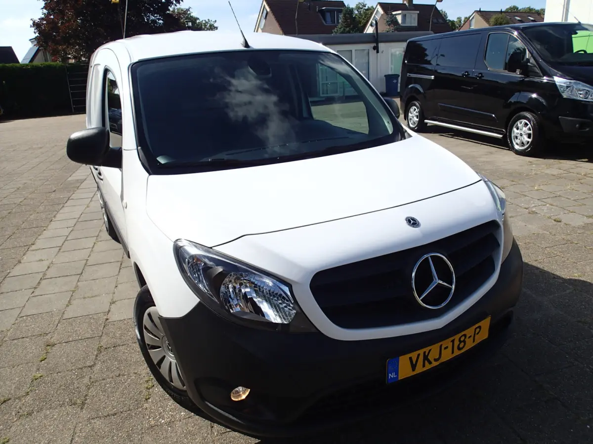 108 CDI VOORZIEN VAN AIRCO + TREKHAAK !!!