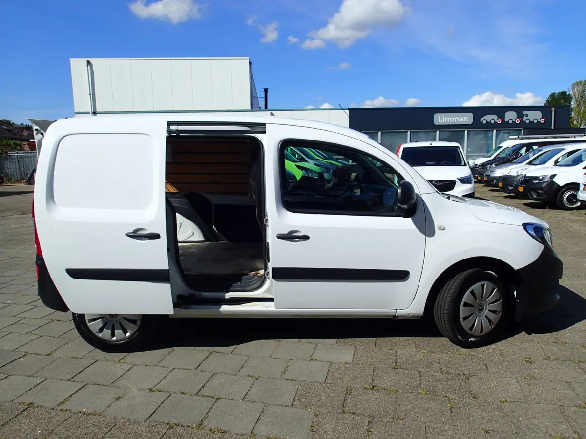 108 CDI VOORZIEN VAN AIRCO + TREKHAAK !!!