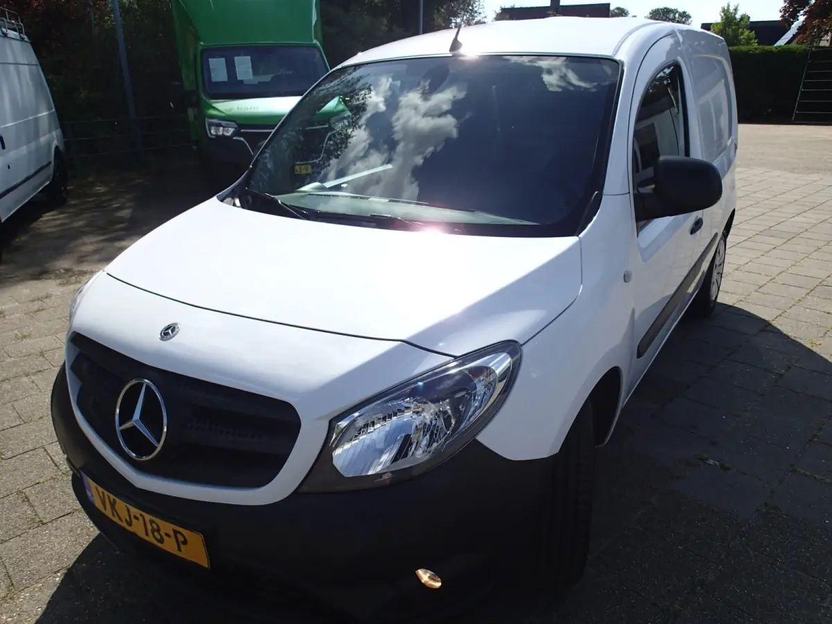 108 CDI VOORZIEN VAN AIRCO + TREKHAAK !!!