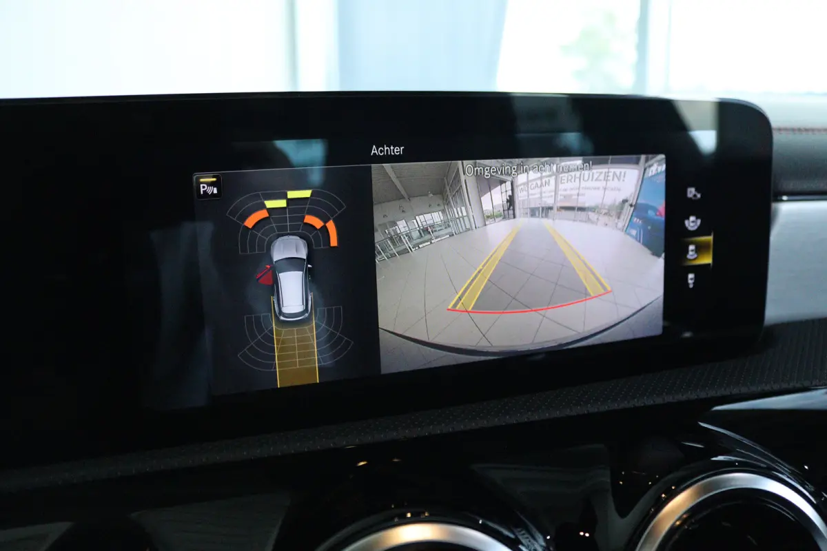 200 Business Solution AMG | Cruise Control | Stoelverwarming | Schuifdak | Camera | Navi | Climate Control | Elektr. Klep