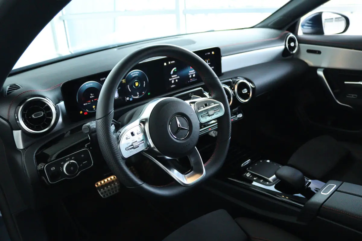200 Business Solution AMG | Cruise Control | Stoelverwarming | Schuifdak | Camera | Navi | Climate Control | Elektr. Klep