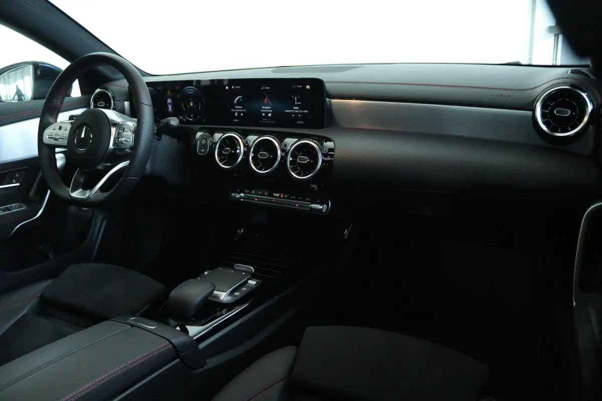 200 Business Solution AMG | Cruise Control | Stoelverwarming | Schuifdak | Camera | Navi | Climate Control | Elektr. Klep
