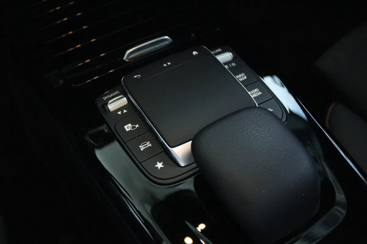 200 Business Solution AMG | Cruise Control | Stoelverwarming | Schuifdak | Camera | Navi | Climate Control | Elektr. Klep