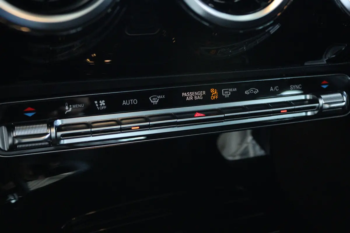 200 Business Solution AMG | Cruise Control | Stoelverwarming | Schuifdak | Camera | Navi | Climate Control | Elektr. Klep