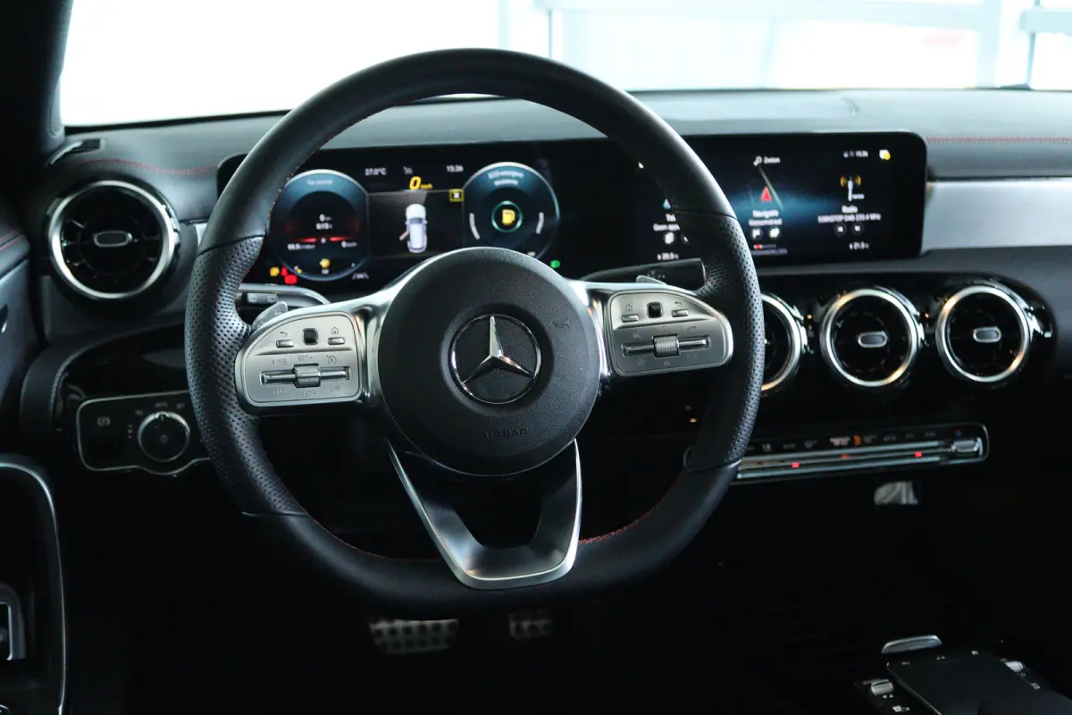 200 Business Solution AMG | Cruise Control | Stoelverwarming | Schuifdak | Camera | Navi | Climate Control | Elektr. Klep