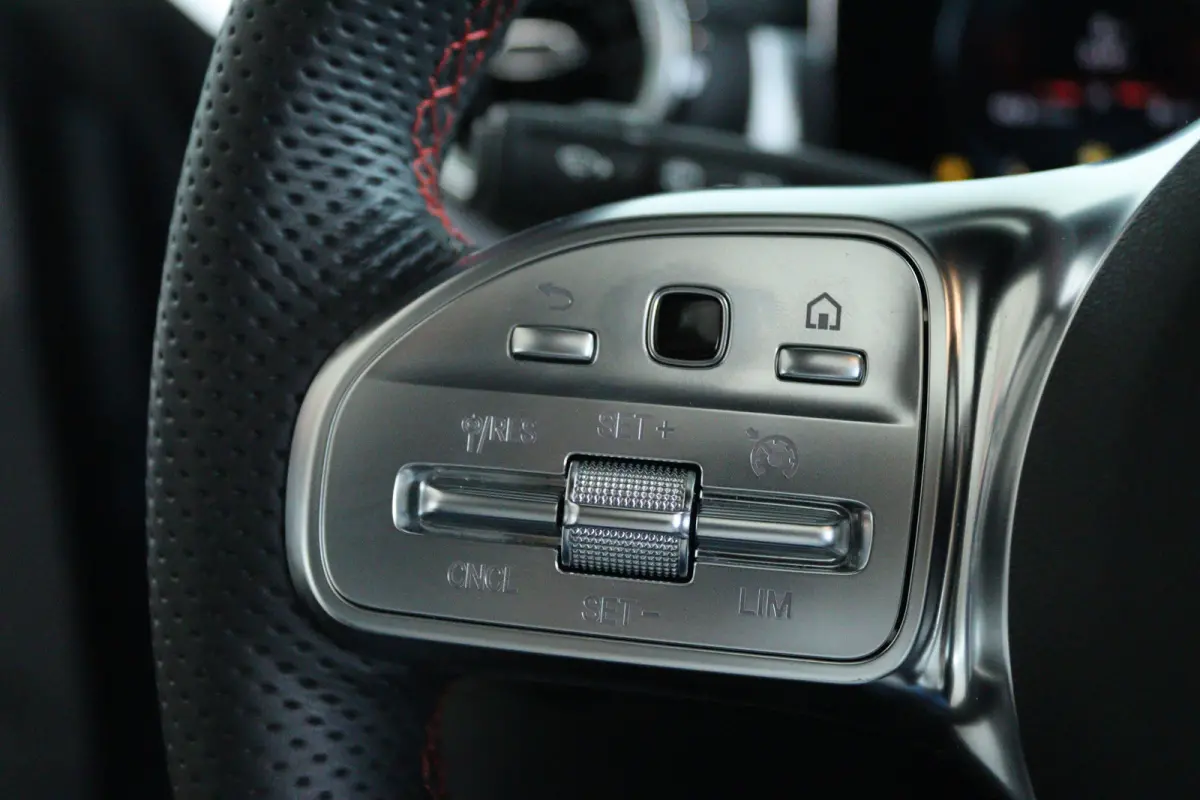 200 Business Solution AMG | Cruise Control | Stoelverwarming | Schuifdak | Camera | Navi | Climate Control | Elektr. Klep