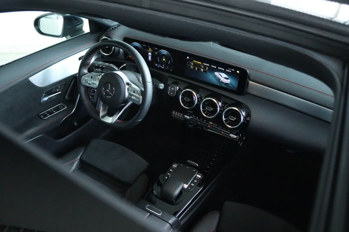 200 Business Solution AMG | Cruise Control | Stoelverwarming | Schuifdak | Camera | Navi | Climate Control | Elektr. Klep