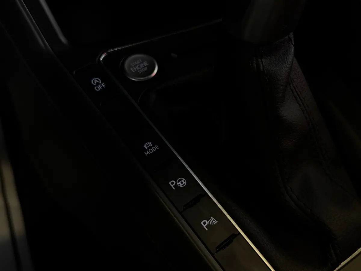 1.5 TSI R-Line Pano|Cam|Keyl|Led|IQ|Carplay