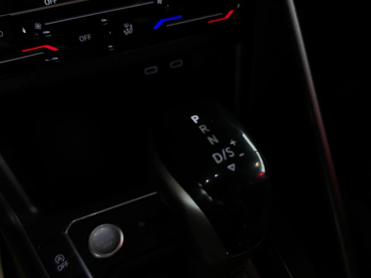 1.5 TSI R-Line Pano|Cam|Keyl|Led|IQ|Carplay