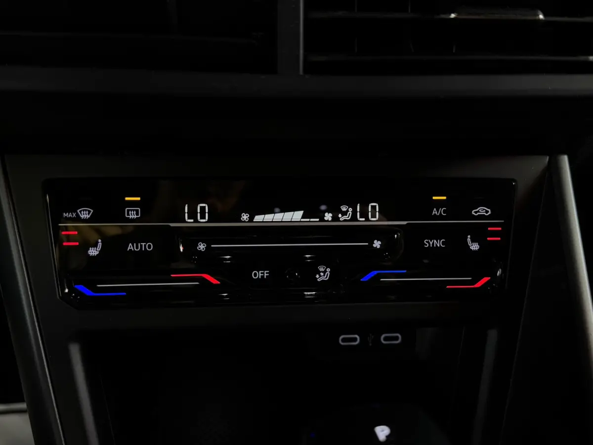 1.5 TSI R-Line Pano|Cam|Keyl|Led|IQ|Carplay