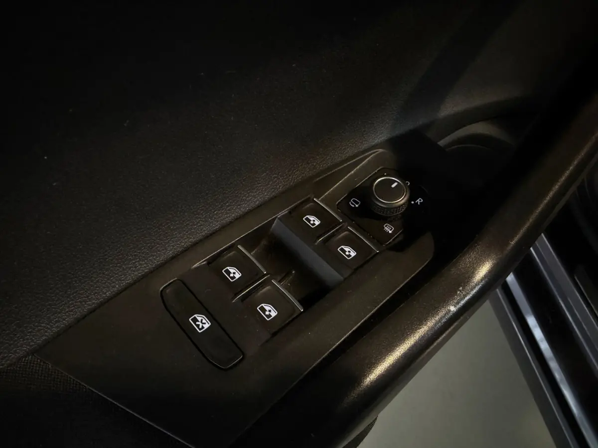 1.5 TSI R-Line Pano|Cam|Keyl|Led|IQ|Carplay