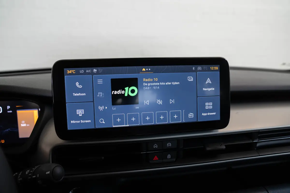1.2 e-Hybrid Summit | Navigatie | Elektrische Achterklep | Camera | Keyless | 18 Inch Lichtmetalen velgen |