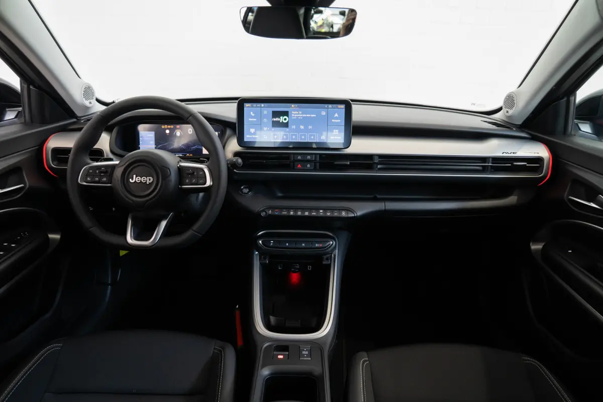 1.2 e-Hybrid Summit | Navigatie | Elektrische Achterklep | Camera | Keyless | 18 Inch Lichtmetalen velgen |