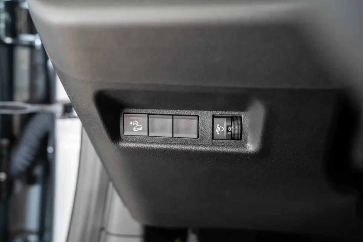 1.2 e-Hybrid Summit | Navigatie | Elektrische Achterklep | Camera | Keyless | 18 Inch Lichtmetalen velgen |