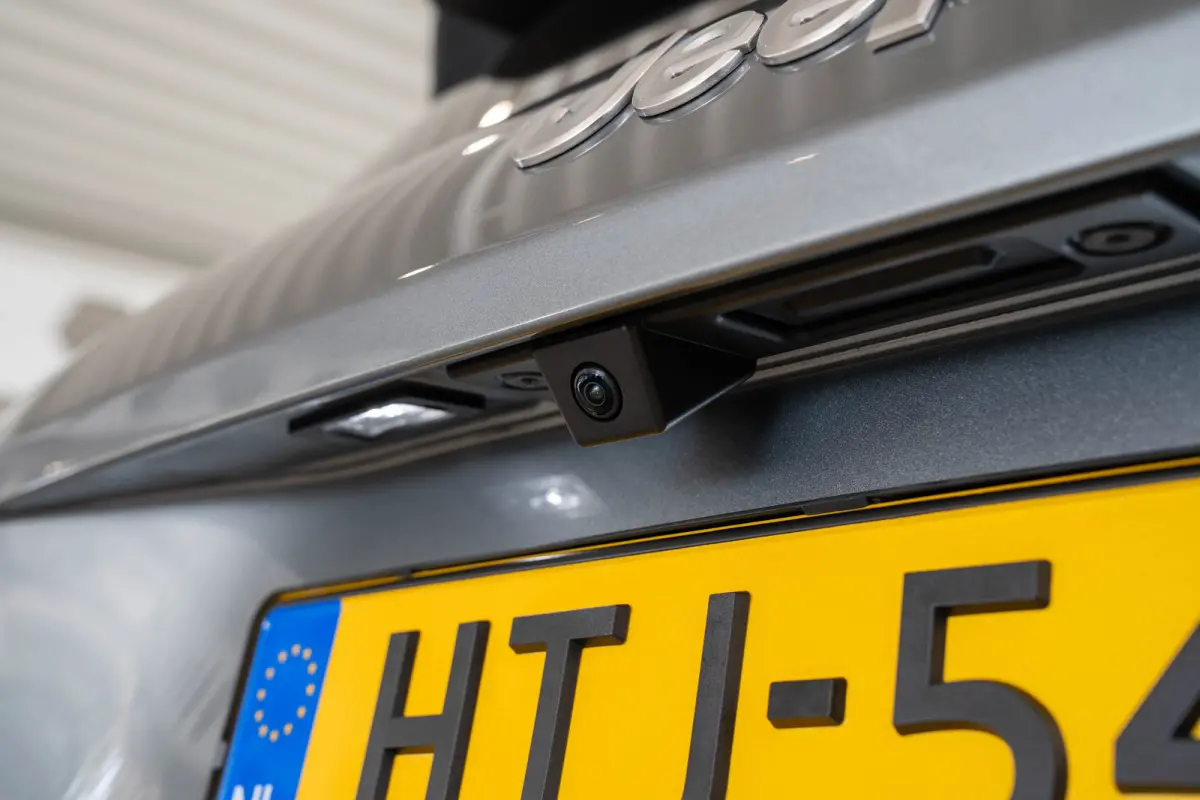 1.2 e-Hybrid Summit | Navigatie | Elektrische Achterklep | Camera | Keyless | 18 Inch Lichtmetalen velgen |