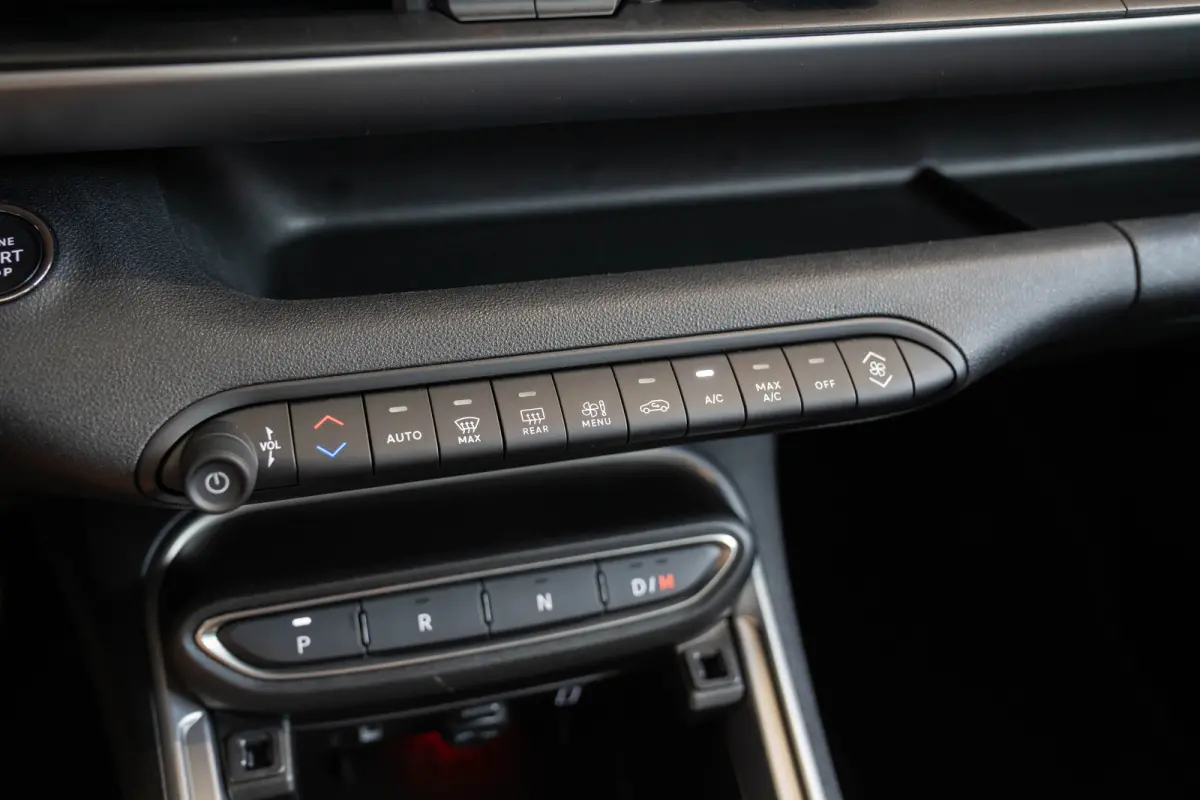 1.2 e-Hybrid Summit | Navigatie | Elektrische Achterklep | Camera | Keyless | 18 Inch Lichtmetalen velgen |