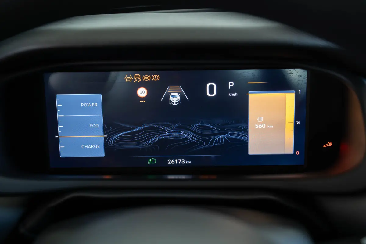 1.2 e-Hybrid Summit | Navigatie | Elektrische Achterklep | Camera | Keyless | 18 Inch Lichtmetalen velgen |