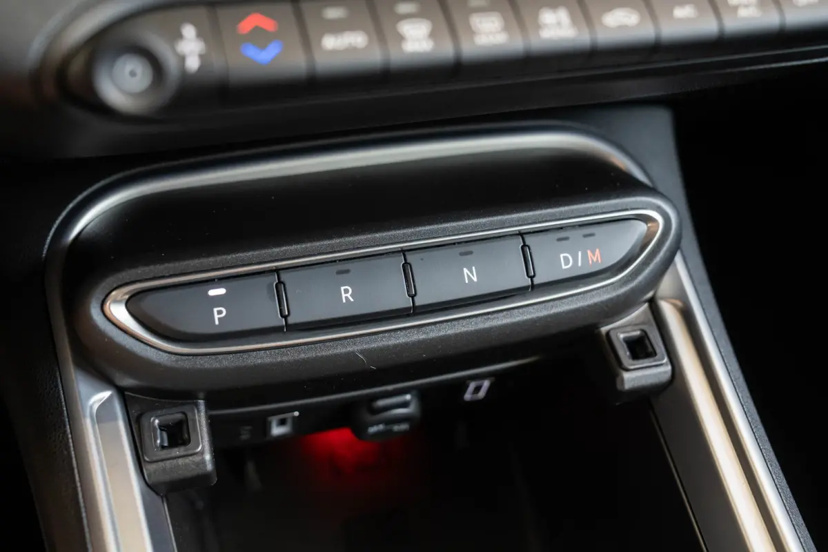 1.2 e-Hybrid Summit | Navigatie | Elektrische Achterklep | Camera | Keyless | 18 Inch Lichtmetalen velgen |