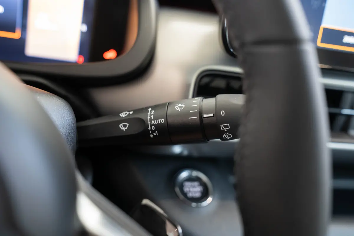 1.2 e-Hybrid Summit | Navigatie | Elektrische Achterklep | Camera | Keyless | 18 Inch Lichtmetalen velgen |