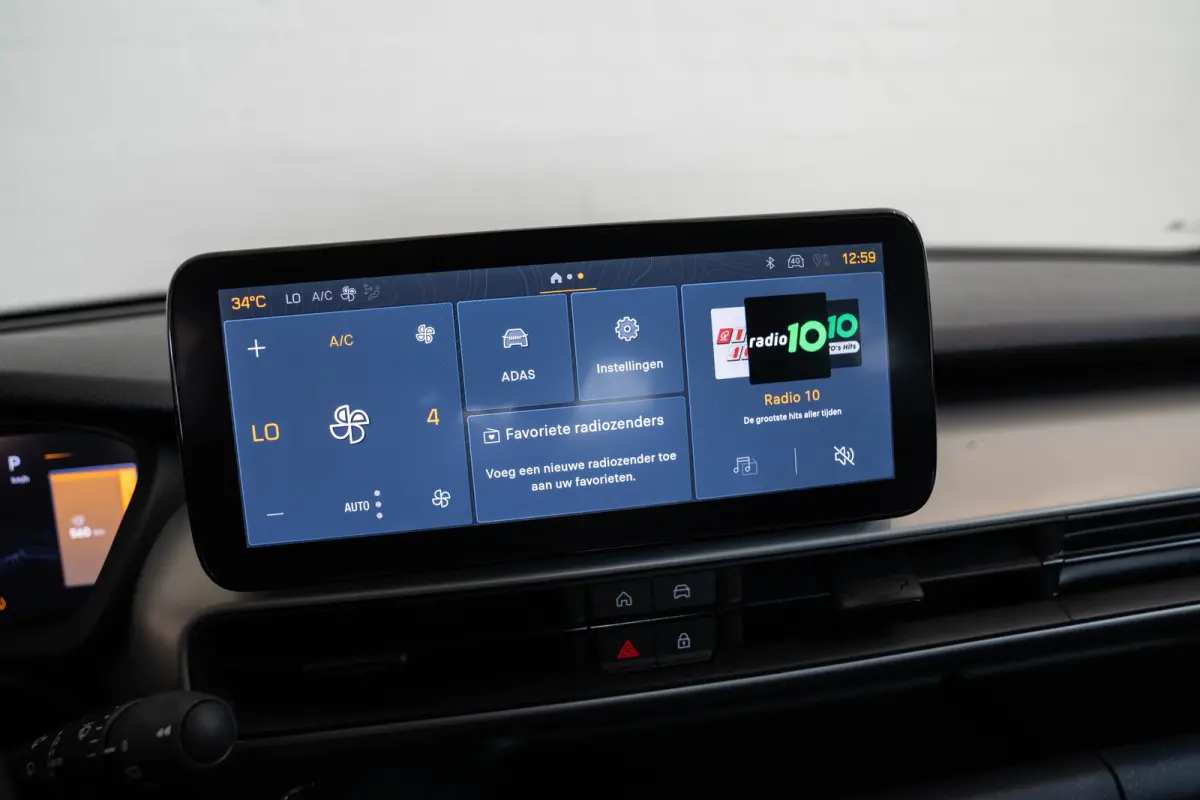 1.2 e-Hybrid Summit | Navigatie | Elektrische Achterklep | Camera | Keyless | 18 Inch Lichtmetalen velgen |