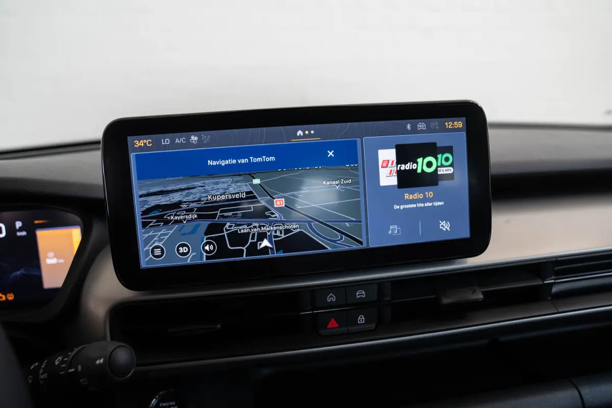 1.2 e-Hybrid Summit | Navigatie | Elektrische Achterklep | Camera | Keyless | 18 Inch Lichtmetalen velgen |