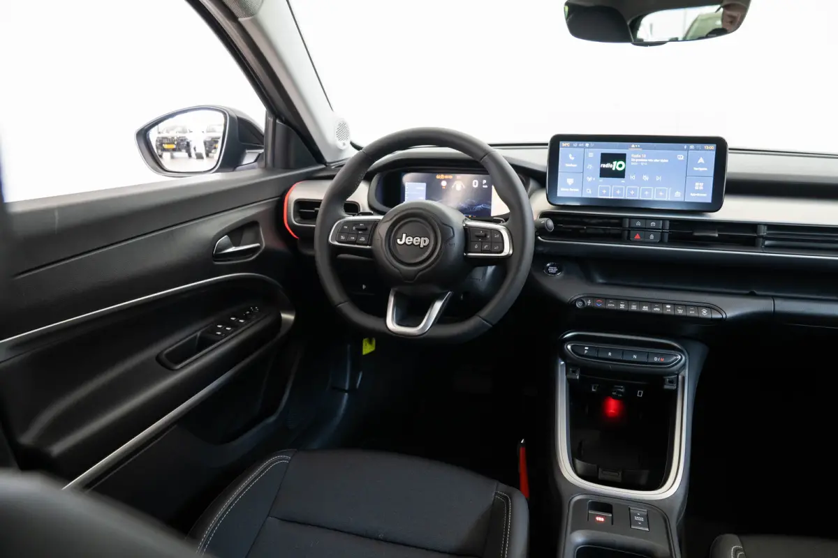1.2 e-Hybrid Summit | Navigatie | Elektrische Achterklep | Camera | Keyless | 18 Inch Lichtmetalen velgen |