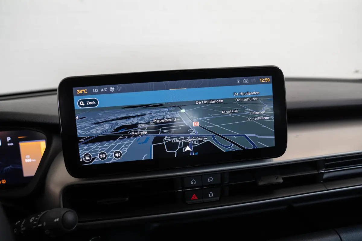 1.2 e-Hybrid Summit | Navigatie | Elektrische Achterklep | Camera | Keyless | 18 Inch Lichtmetalen velgen |