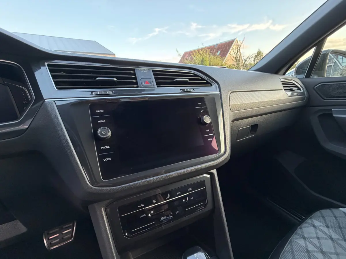 1.5 TSI R-Line Business+/ ACC / Black Pack / 2x R-Line .