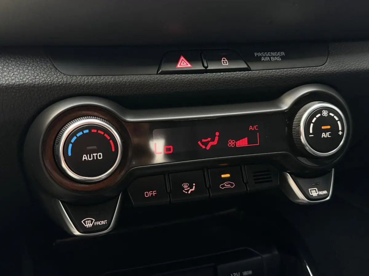1.0 T-GDi MHEV DynamicPlusLine | Apple Carplay / Android Auto | Navigatiesysteem | Stoel + Stuurverwarming | Licht + Regensensor | Parkeersensoren + Camera Achter | Cruise Control | 16" Lich