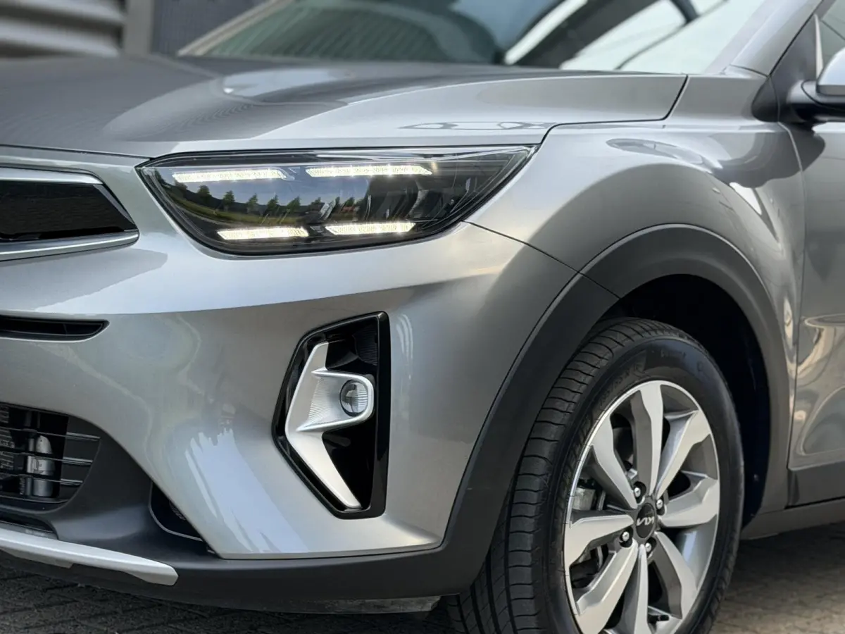 1.0 T-GDi MHEV DynamicPlusLine | Apple Carplay / Android Auto | Navigatiesysteem | Stoel + Stuurverwarming | Licht + Regensensor | Parkeersensoren + Camera Achter | Cruise Control | 16" Lich